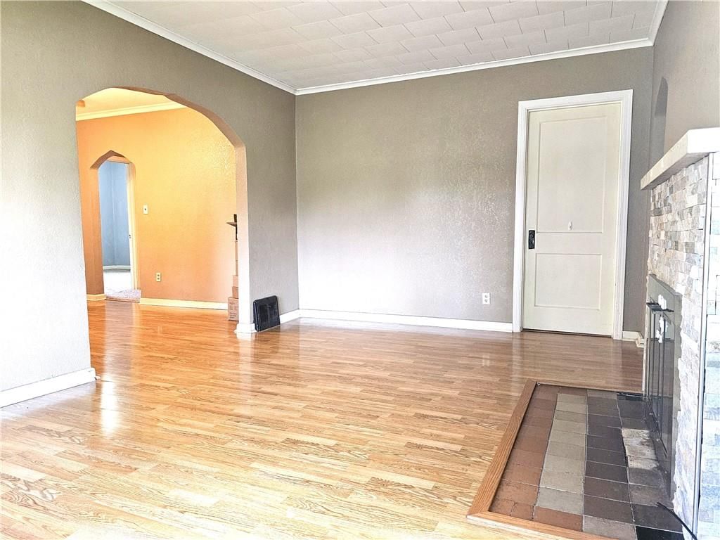 209 W Commercial Street — photo 7