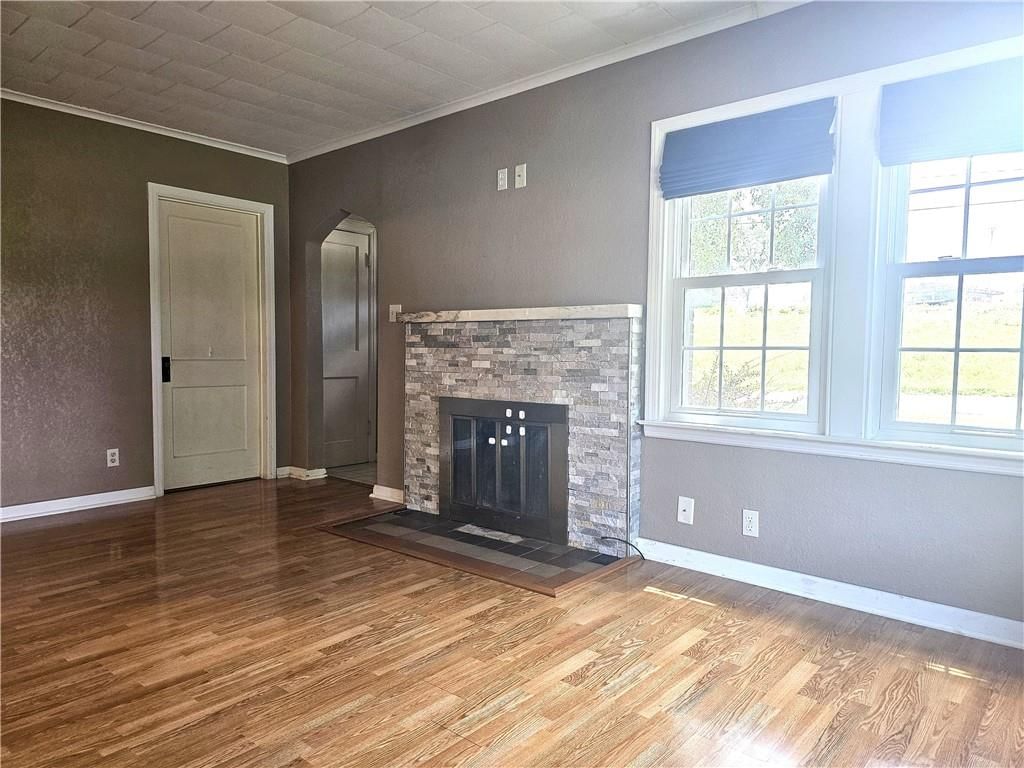 209 W Commercial Street — photo 9