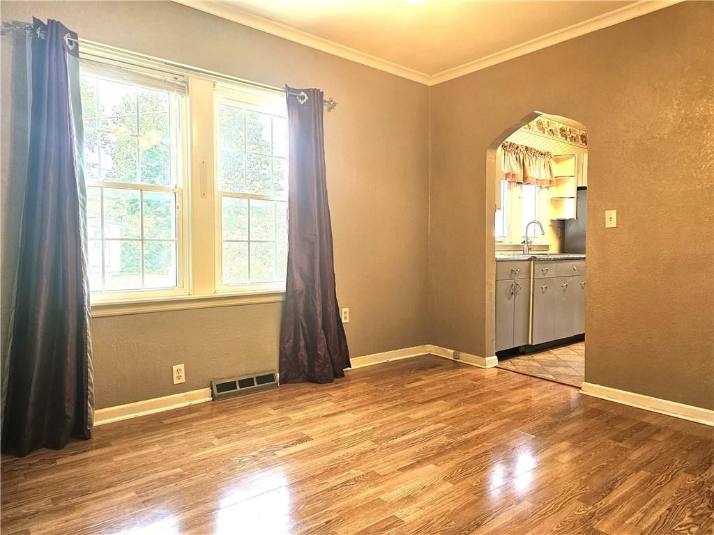 209 W Commercial Street — photo 11