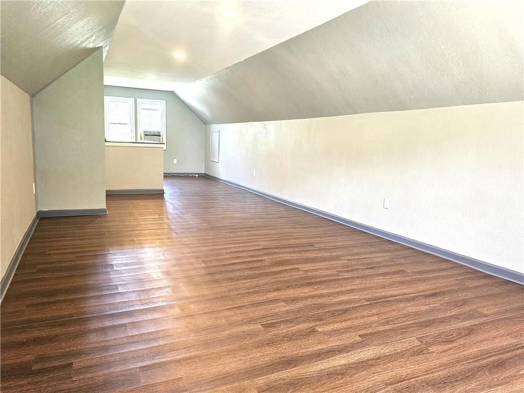 209 W Commercial Street — photo 35