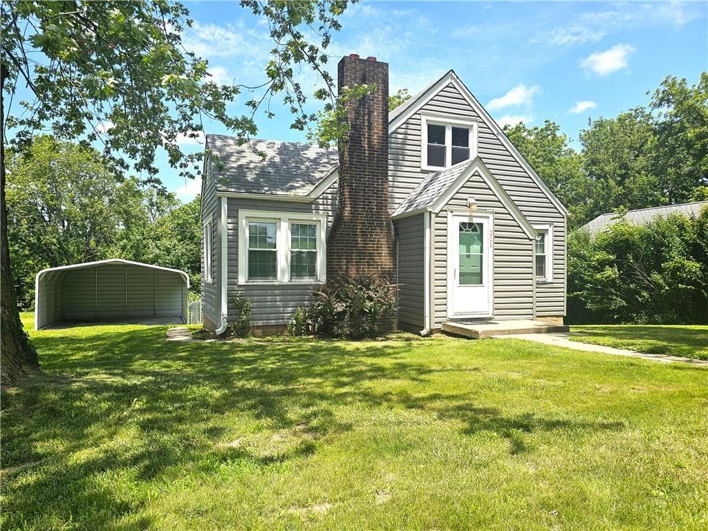 209 W Commercial Street — photo 36
