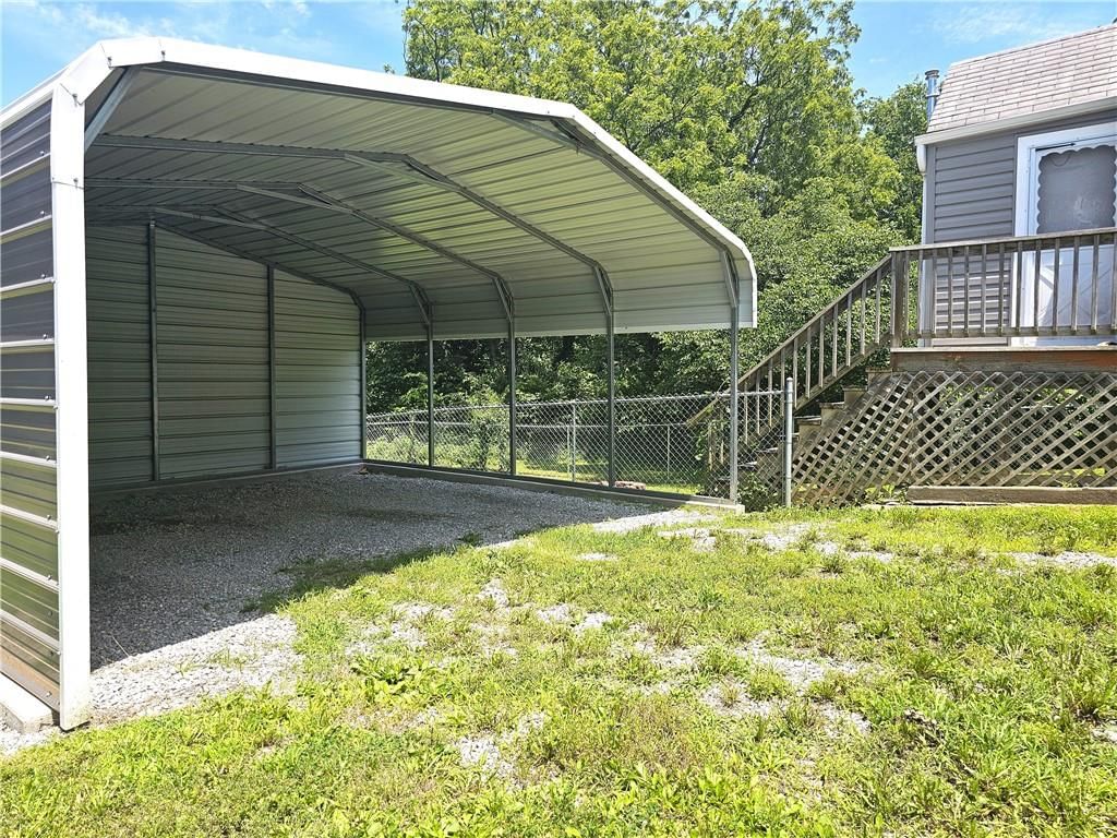 209 W Commercial Street — photo 37