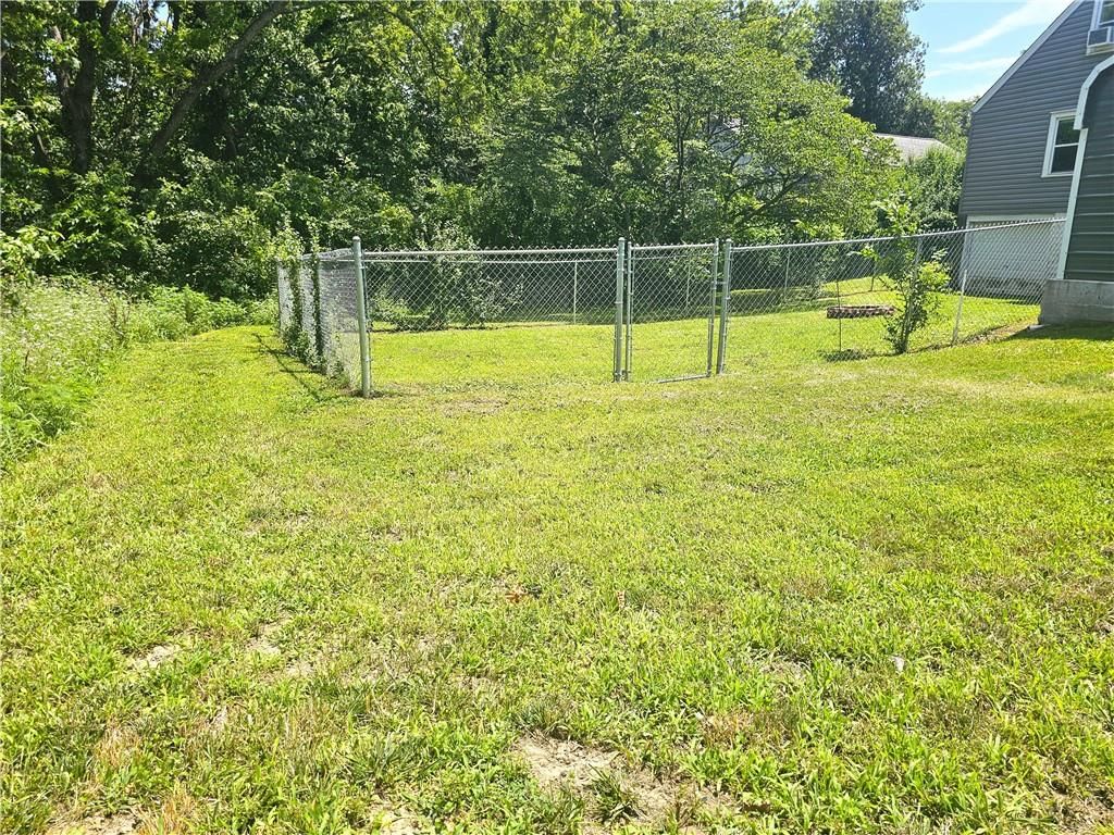 209 W Commercial Street — photo 38