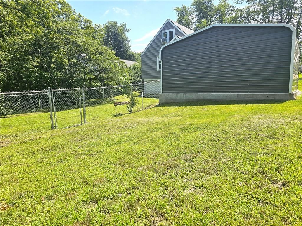 209 W Commercial Street — photo 39