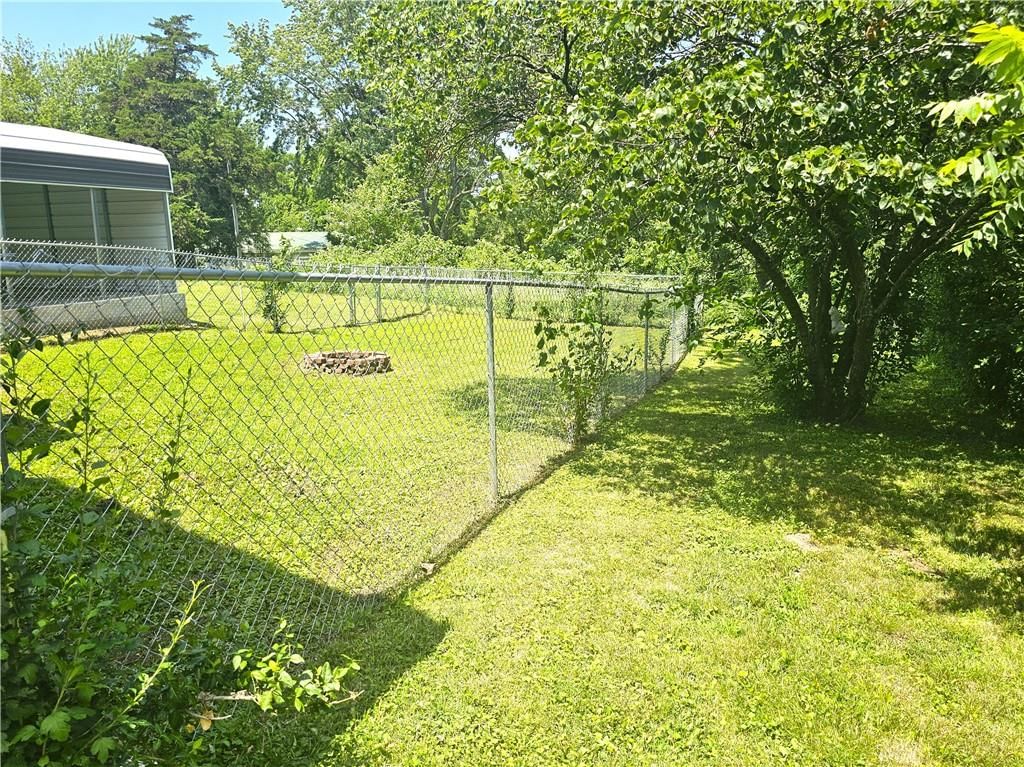 209 W Commercial Street — photo 40