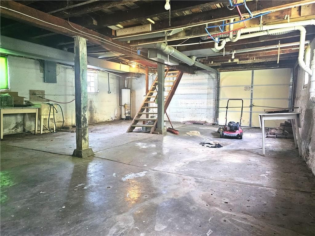 209 W Commercial Street — photo 43