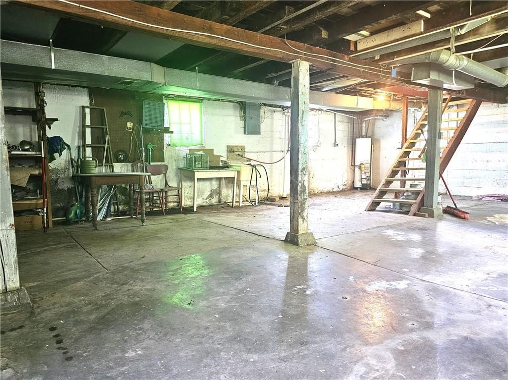209 W Commercial Street — photo 44