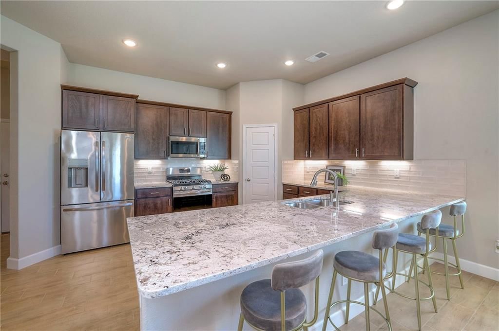 25259 W 92nd Terrace — photo 3
