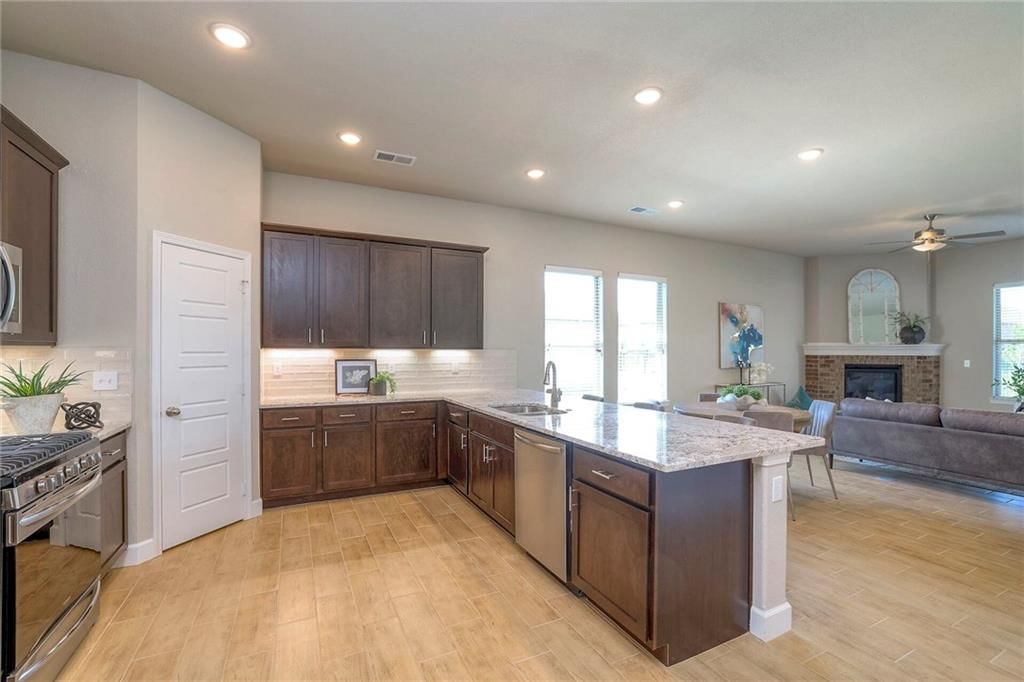 25259 W 92nd Terrace — photo 5