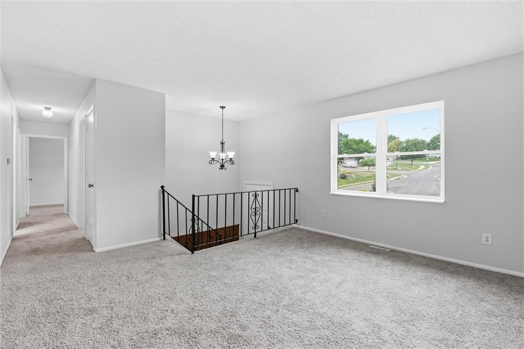 5212 NW Valley View Road — photo 6