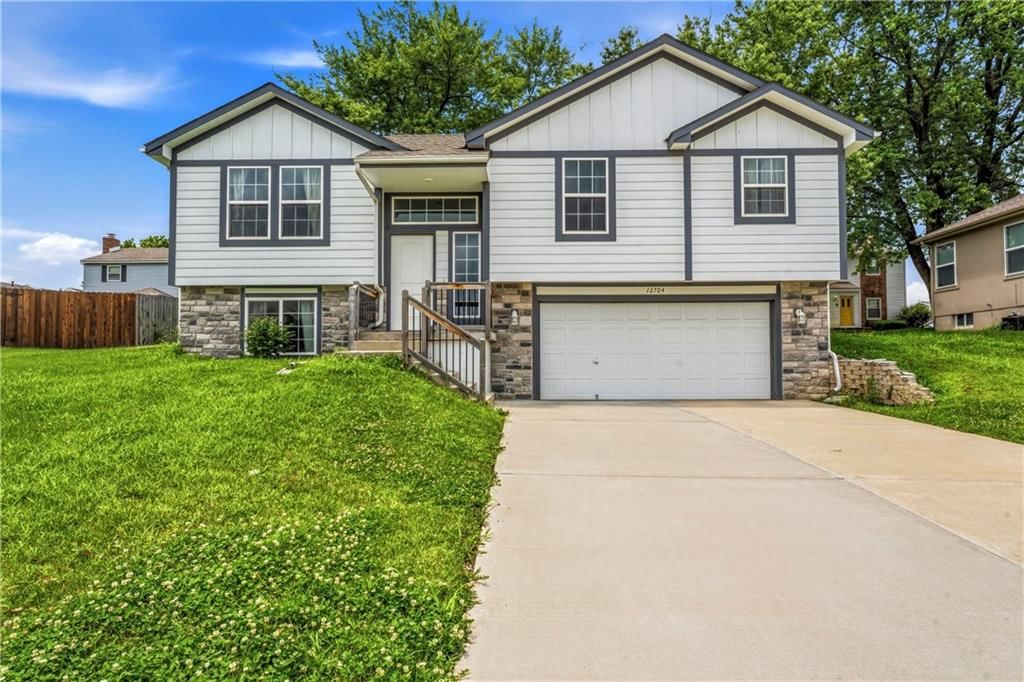 12704 Applewood Drive — photo 1