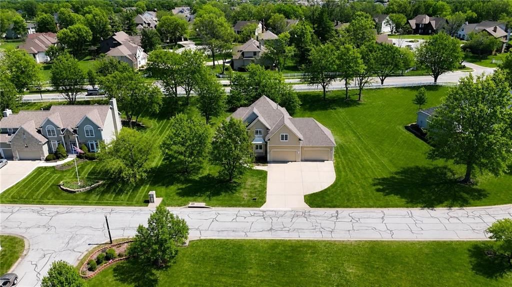1019 SW Coachlight Court — photo 1