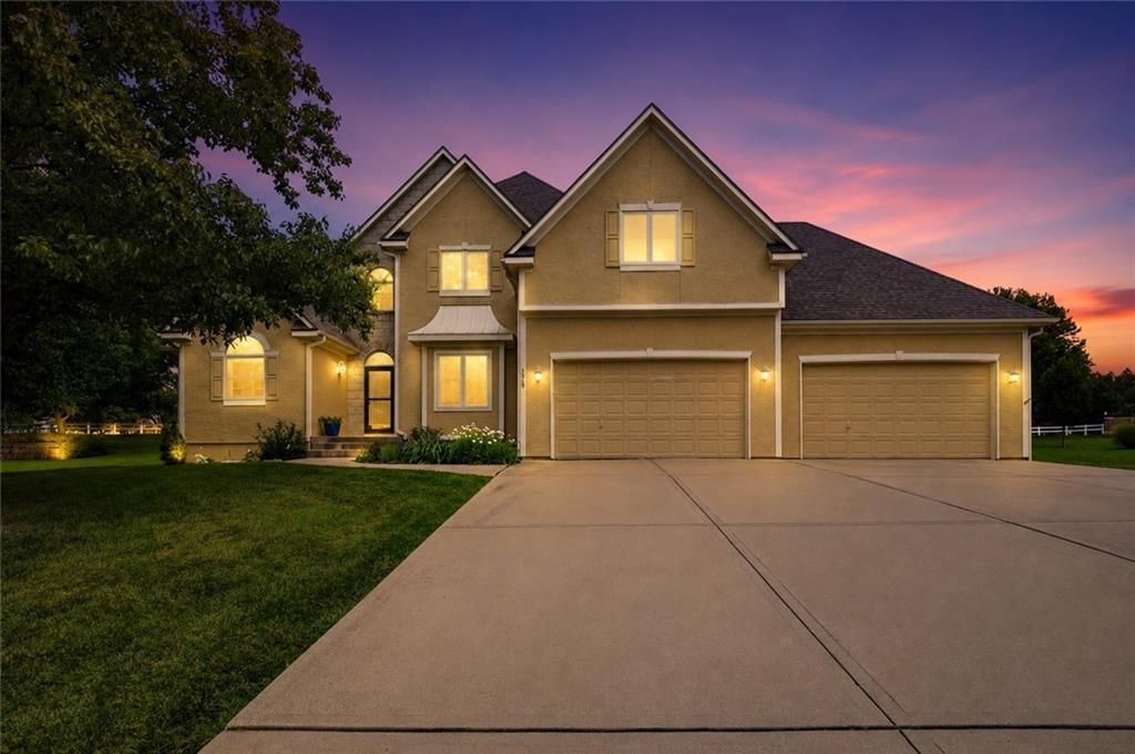 1019 SW Coachlight Court — photo 2