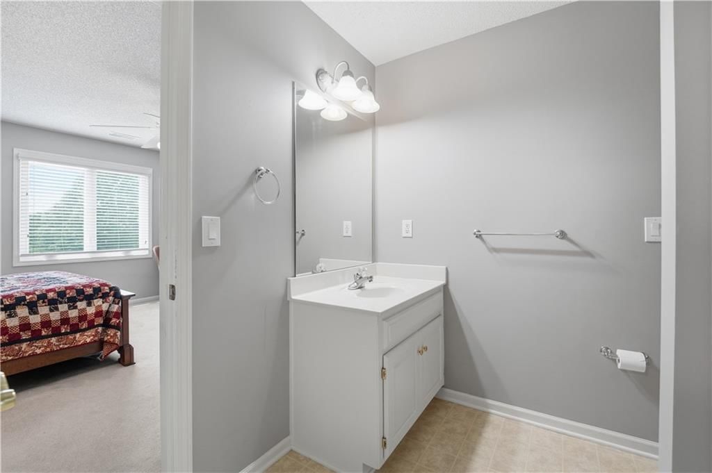 1019 SW Coachlight Court — photo 36