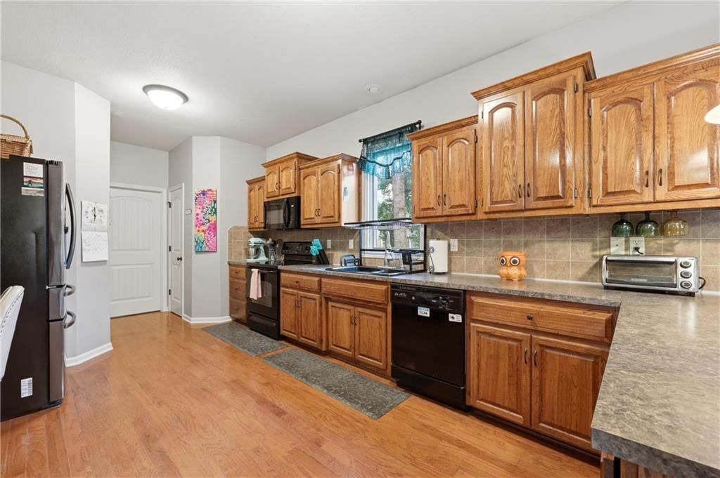 Photo 9 of 38 - 7361 N Congress Avenue, Kansas City, MO 64152