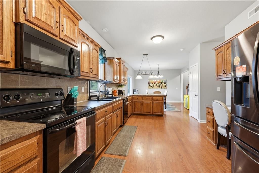 Photo 10 of 38 - 7361 N Congress Avenue, Kansas City, MO 64152