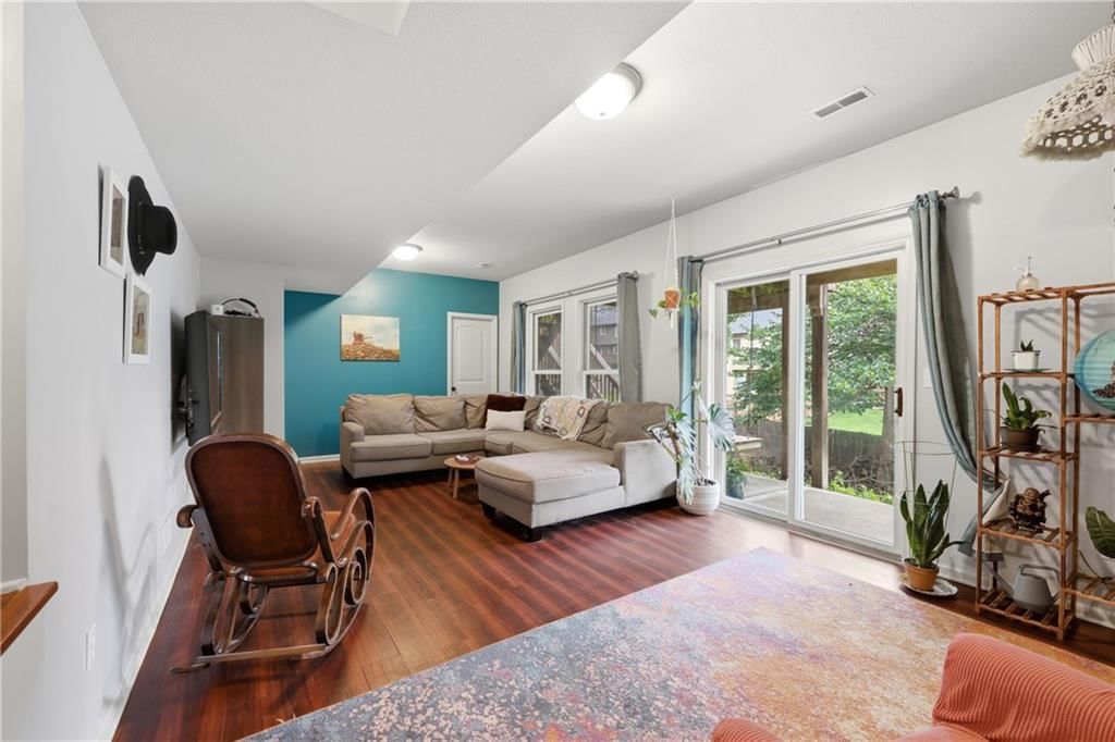 Photo 14 of 38 - 7361 N Congress Avenue, Kansas City, MO 64152