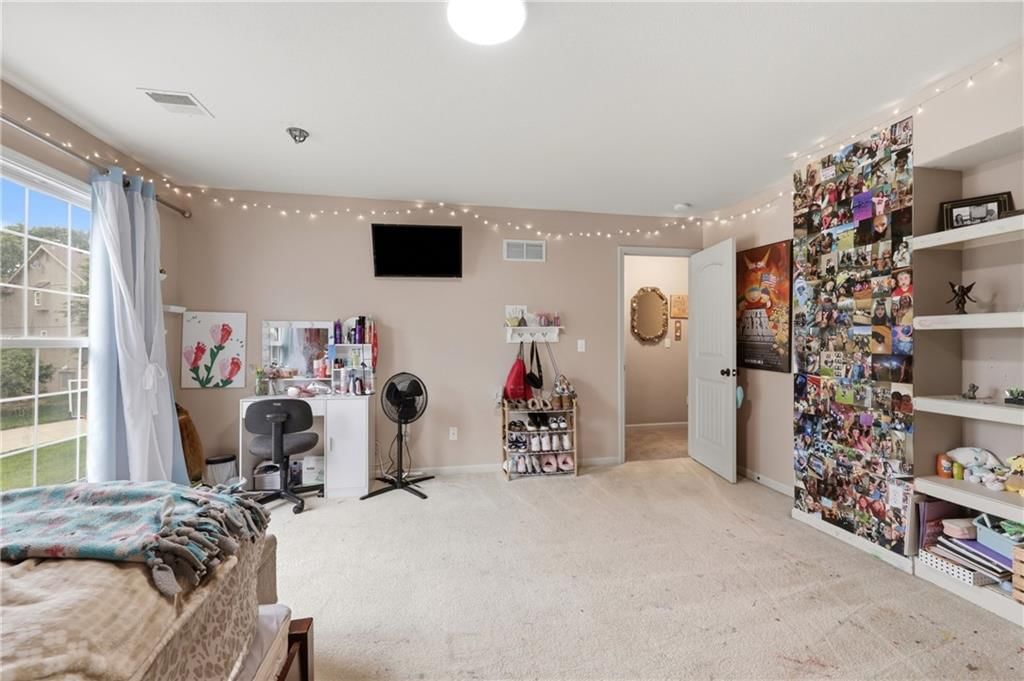Photo 20 of 38 - 7361 N Congress Avenue, Kansas City, MO 64152