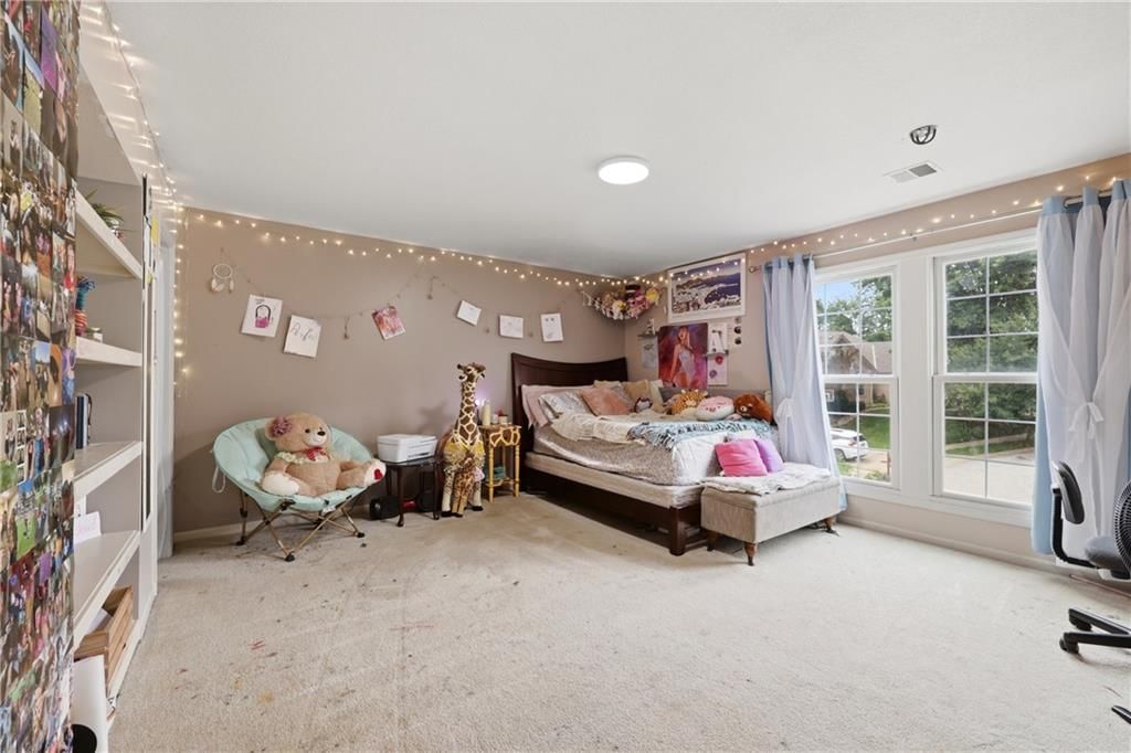Photo 28 of 38 - 7361 N Congress Avenue, Kansas City, MO 64152