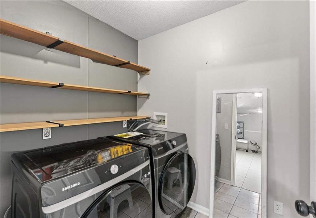 7433 N Smalley Avenue — photo 16