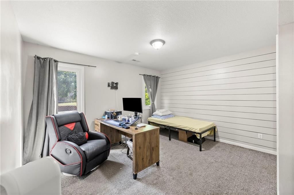7433 N Smalley Avenue — photo 29