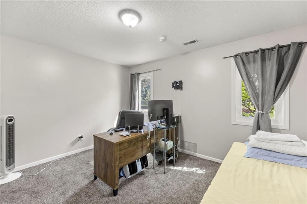 7433 N Smalley Avenue — photo 31