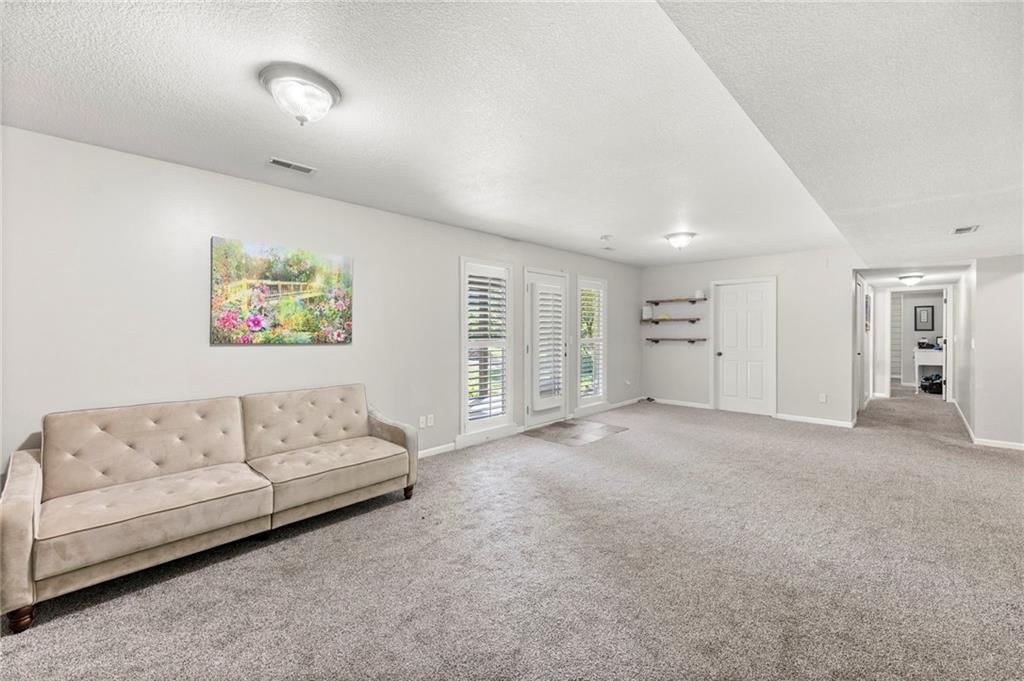 7433 N Smalley Avenue — photo 34