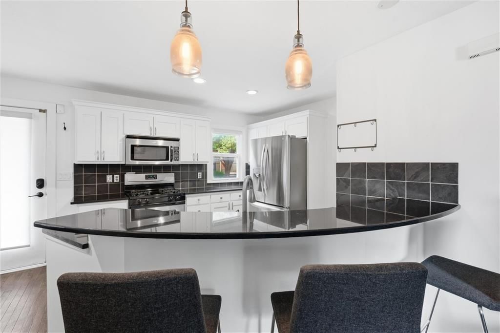 706 W 46th Street — photo 8