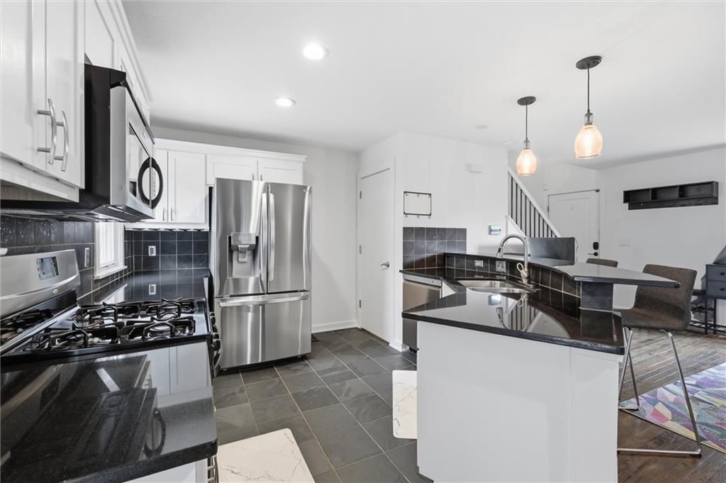706 W 46th Street — photo 9