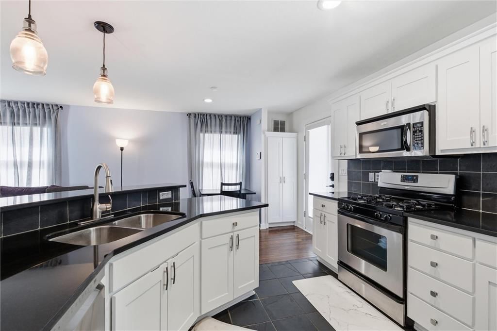 706 W 46th Street — photo 10