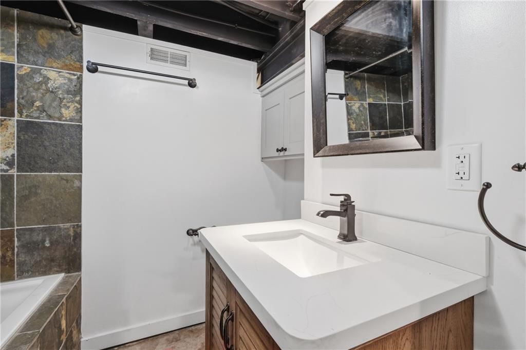 706 W 46th Street — photo 27