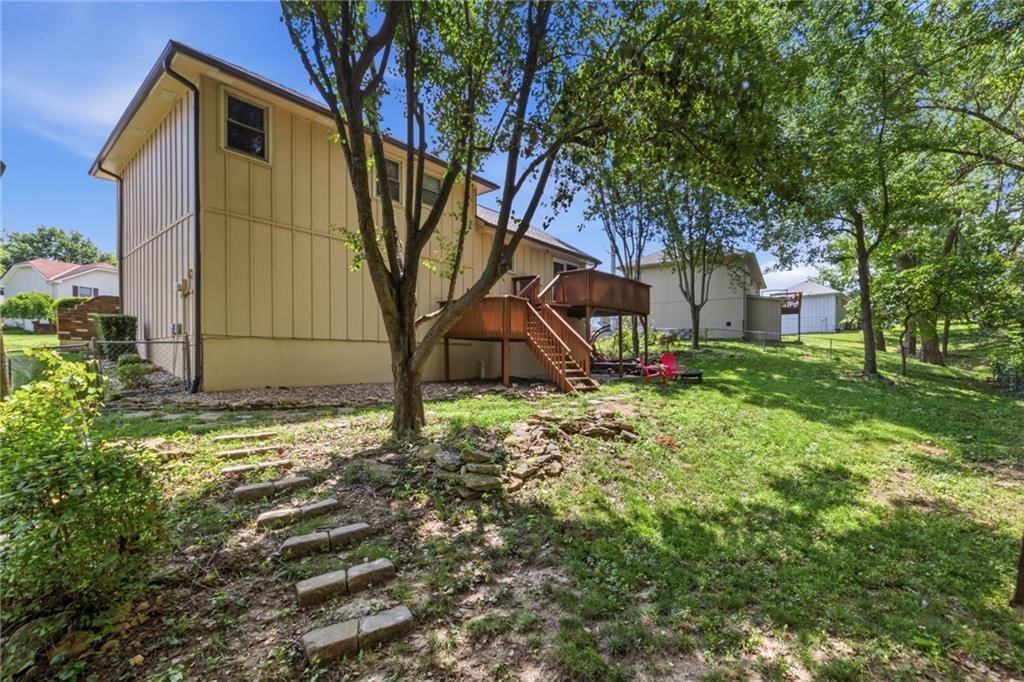 8008 N Garfield Avenue — photo 35