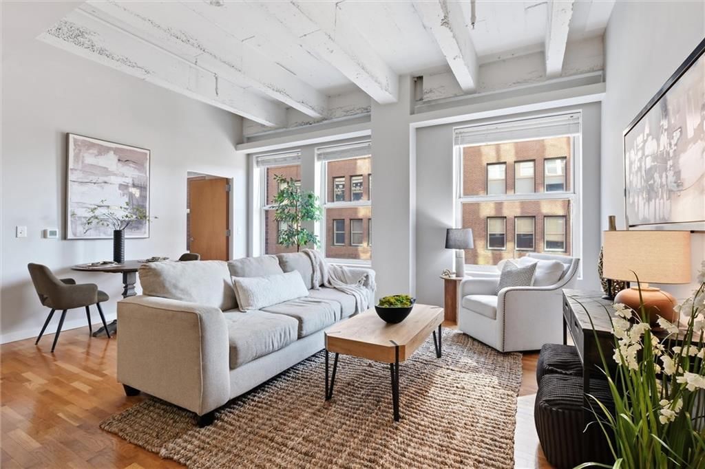 21 W 10TH Street — photo 2