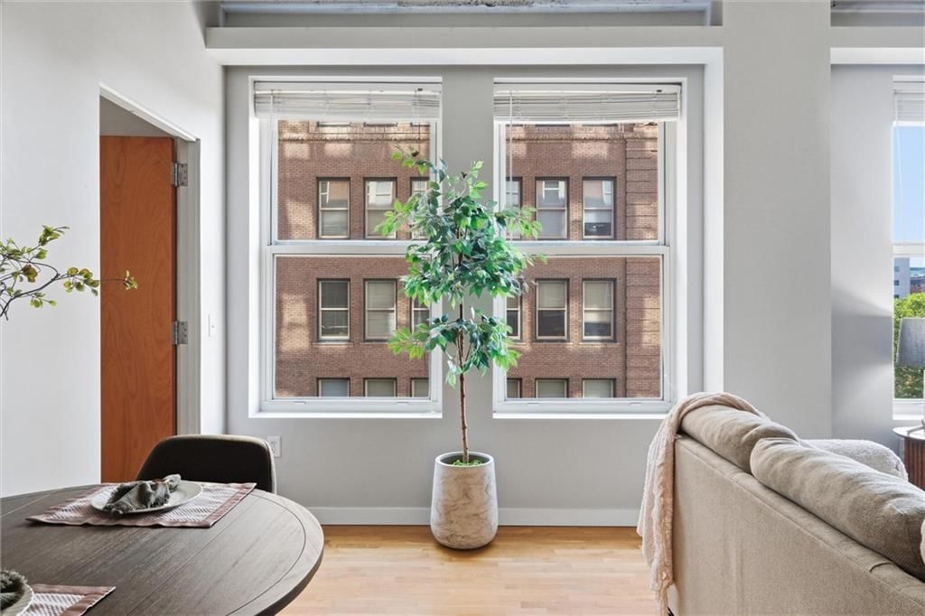 21 W 10TH Street — photo 6