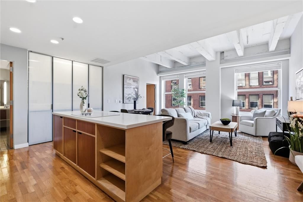 21 W 10TH Street — photo 8