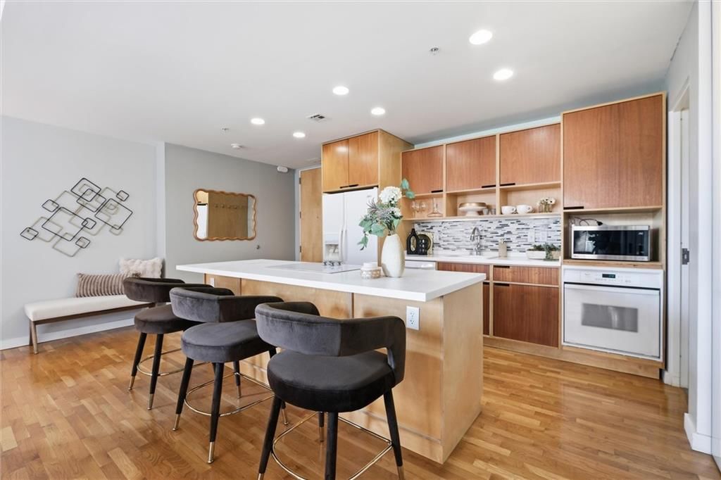 21 W 10TH Street — photo 11