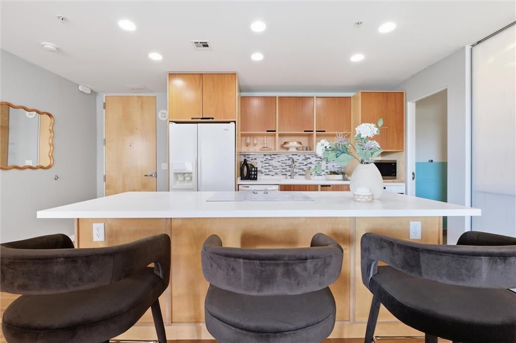 21 W 10TH Street — photo 12