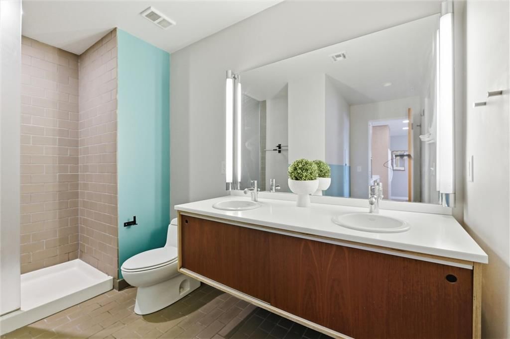 21 W 10TH Street — photo 23