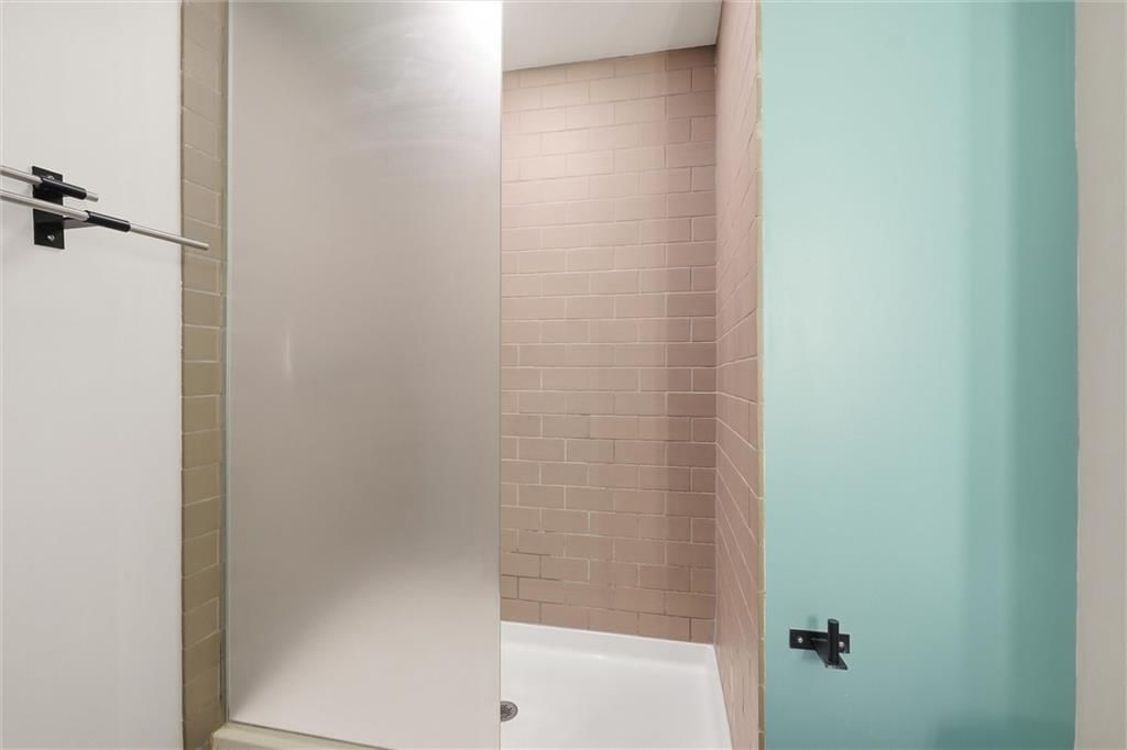 21 W 10TH Street — photo 24