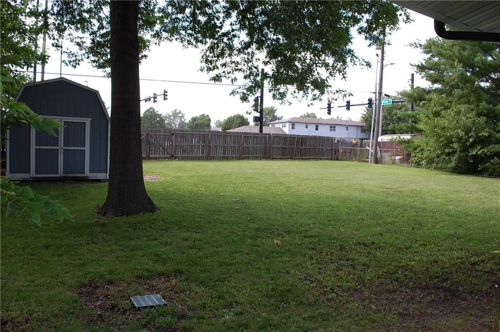 811 S Edgemere Drive — photo 31