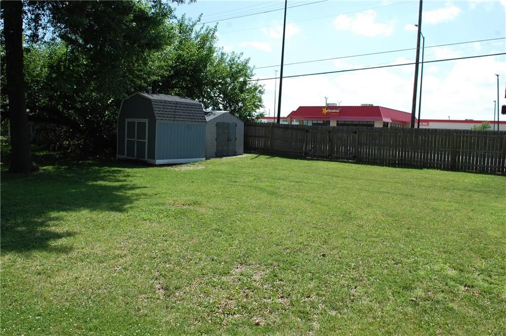 811 S Edgemere Drive — photo 32
