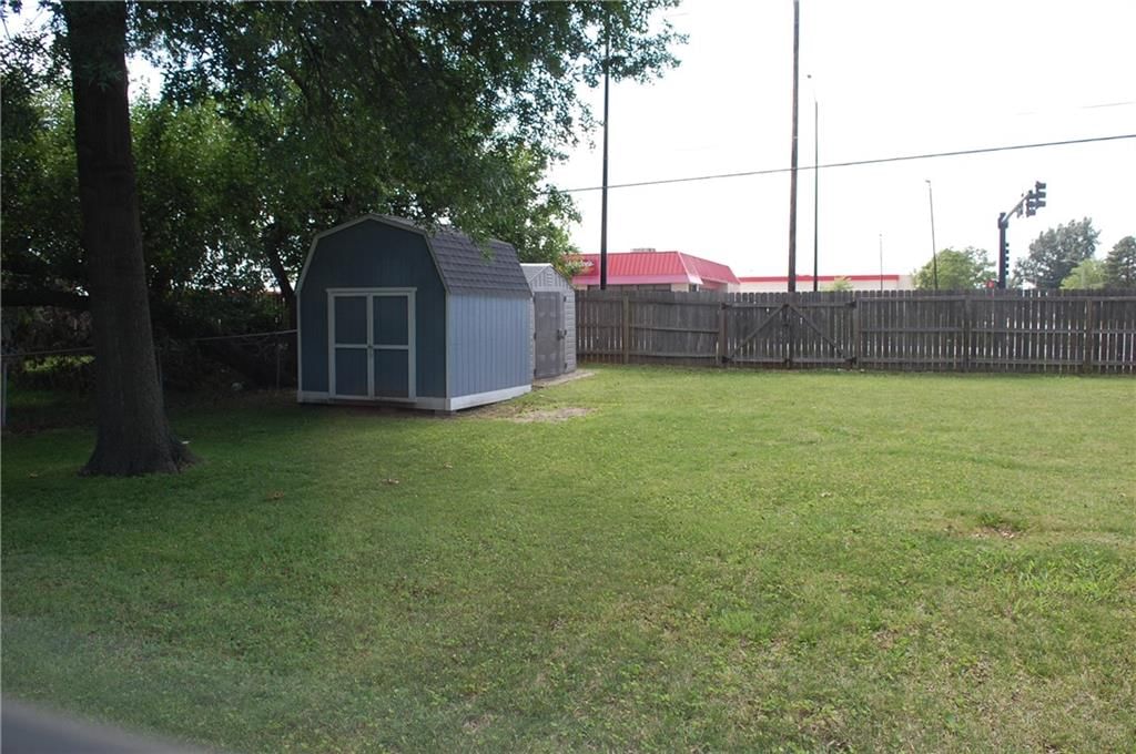 811 S Edgemere Drive — photo 33