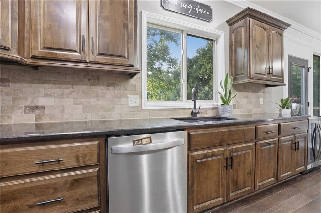 1502 Cross Creek Drive — photo 13