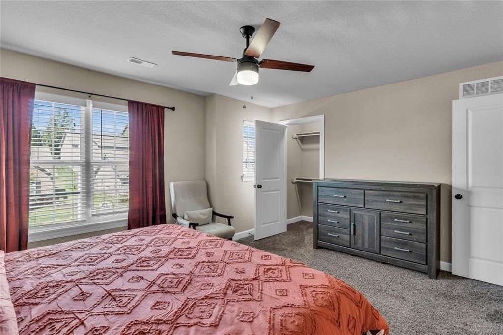 9411-9417 N Adrian Avenue — photo 11