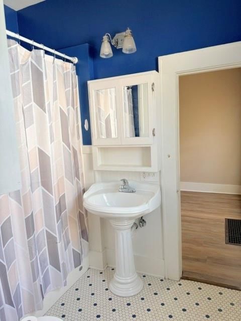 704 W 2nd Street — photo 12