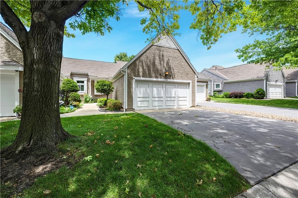 6724 W 126th Court, Leawood, KS