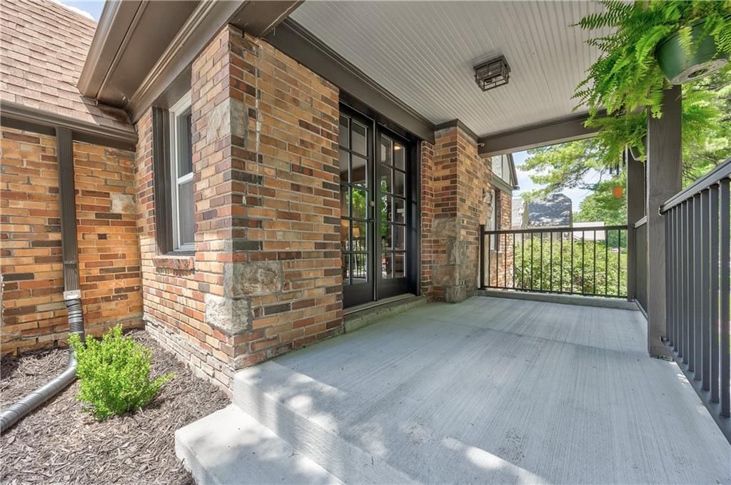 224 E Meyer Boulevard — photo 35