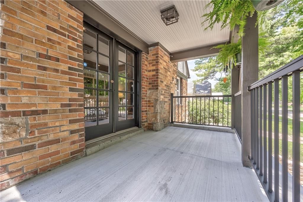 224 E Meyer Boulevard — photo 36