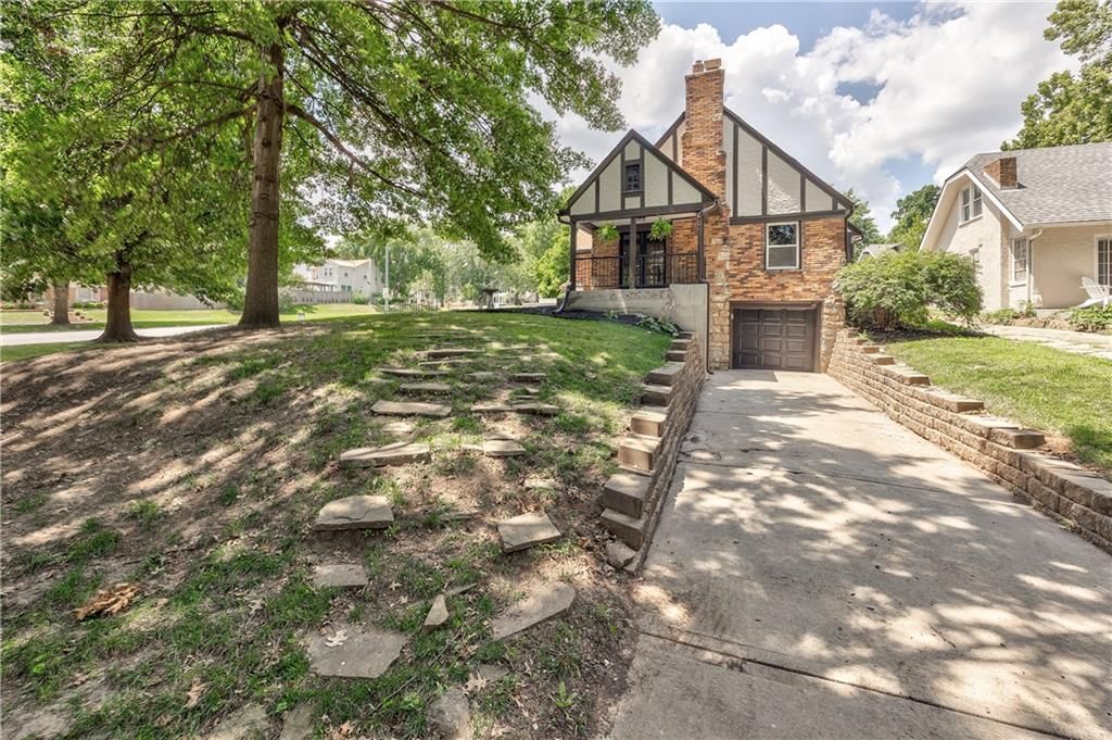 224 E Meyer Boulevard — photo 37