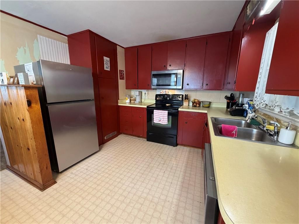 713 E 2nd Street — photo 8